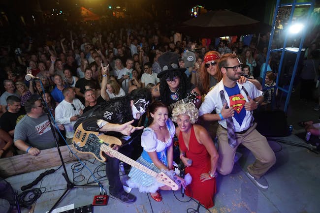 Sellout (Dance Band) Saloon stage Sellout (Dance Band) Saloon stage